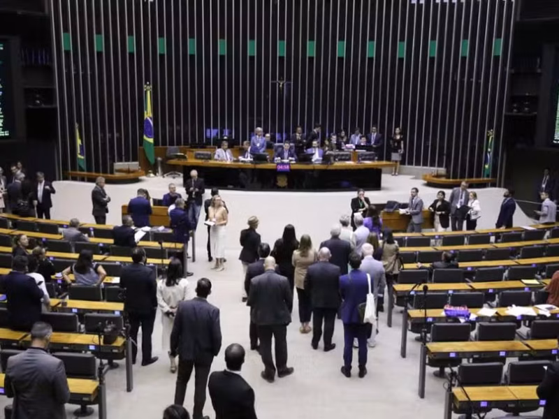 Oposição tem assinaturas necessárias para tramitar PEC da redução da maioridade penal